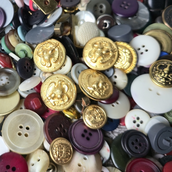 Assorted Colorful Buttons Collection - Picture 2 of 14